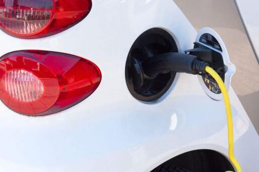 Schafft günstiges Öl ungünstige Bedingungen für E-Mobile?