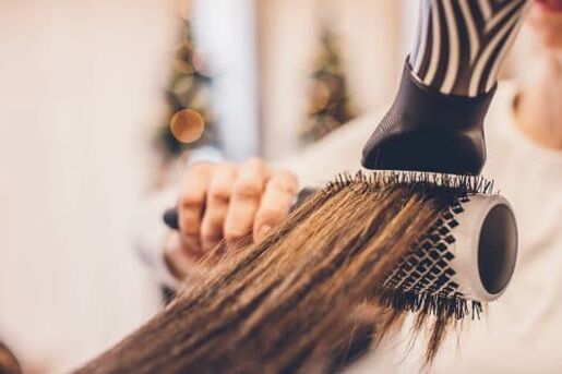 Weg mit den alten Zöpfen! So sparen Friseure Energie